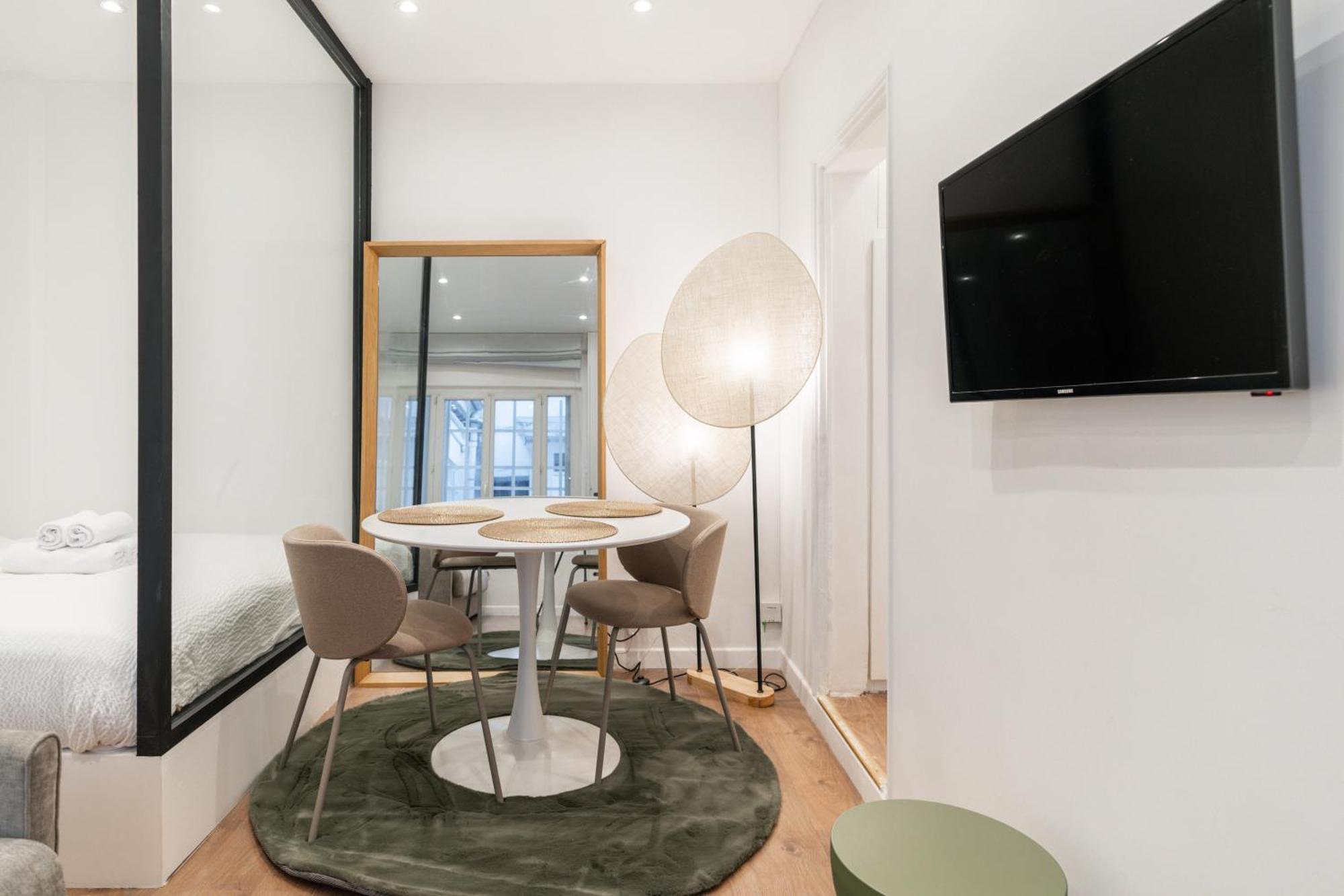 Apartment Cozy In Lively Neighborhood 3p Paris